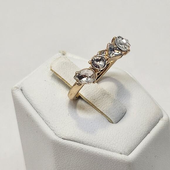 J Crew Gold Tone Clear Crystal Band Cocktail Ring Size 8 Stacking Geometric - Picture 3 of 6